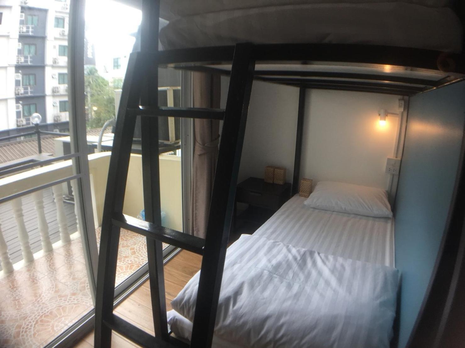 Beebedz Hostel กรุงเทพมหานคร ภายนอก รูปภาพ